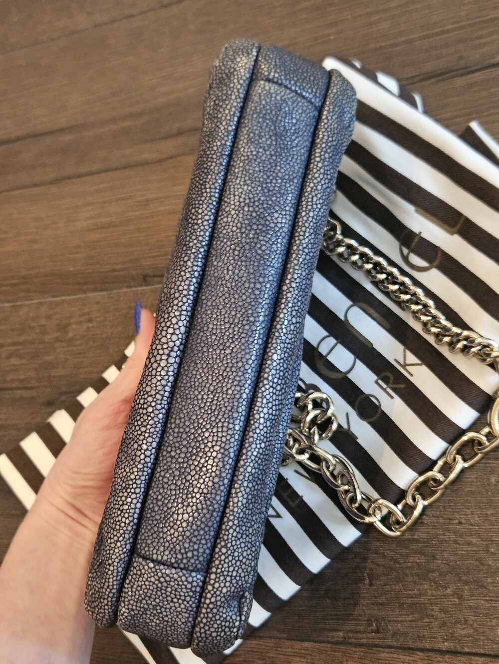 Henri Bendel Blue Stingray Embossed Leather Double Zip Chain 2-Way Bag + Dusty - Picture 4 of 15